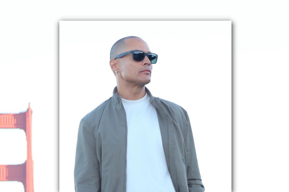 Read more about the article Chris Dreams Unleashes Debut Singles “TÚ NACISTE PARA MÍ” and “MAMII VEN PA’CA” – A Fresh Voice in Reggaeton and Latin Urban Music